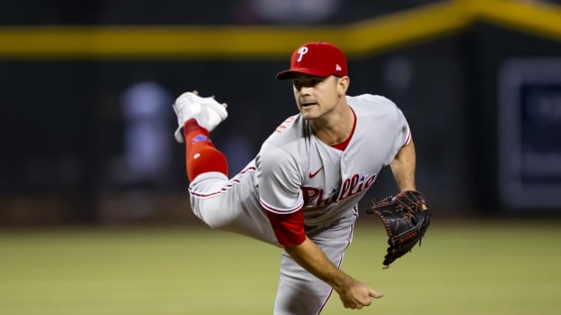 Philadelphia Phillies RP David Robertson throws pitch